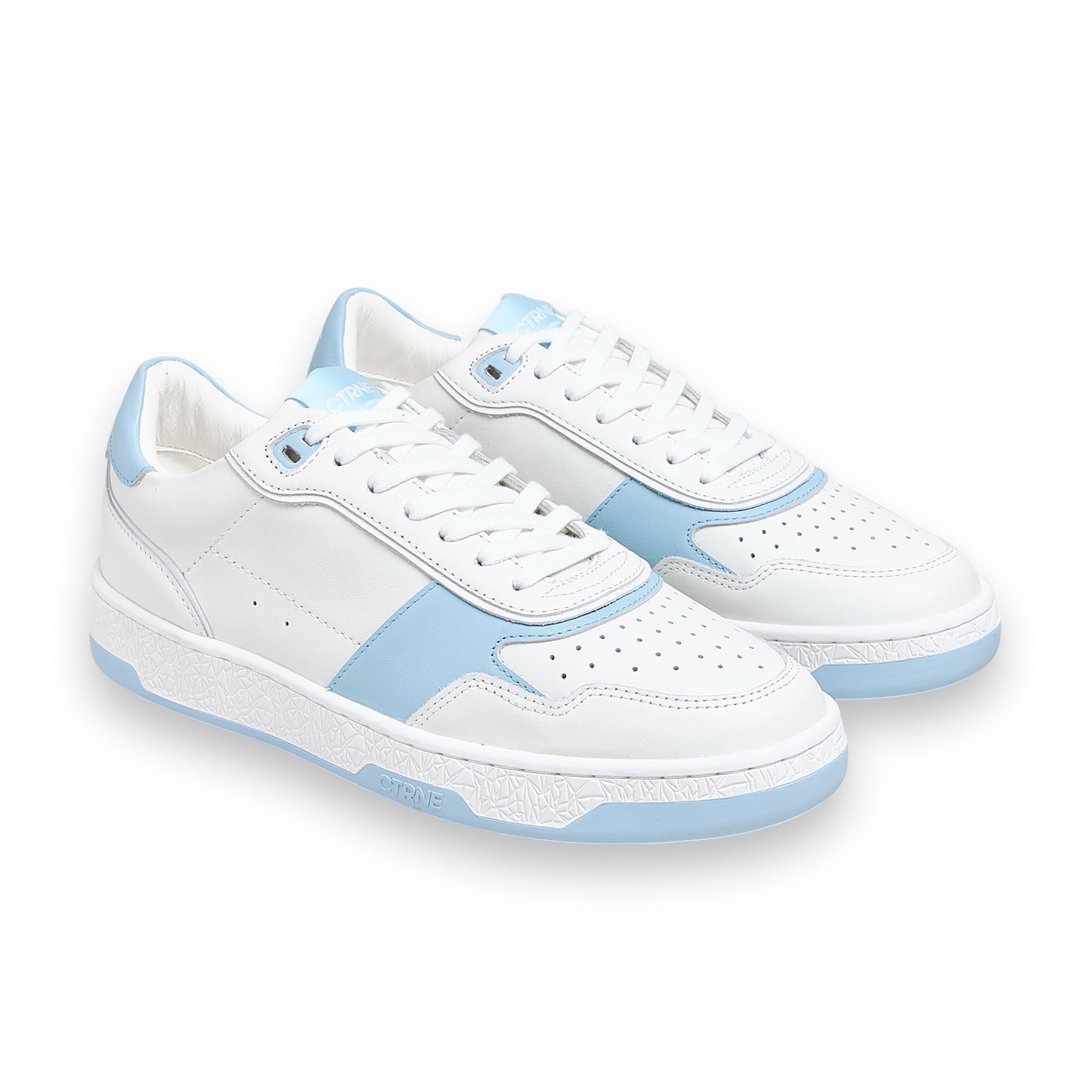 Zapatillas deportivas Orgonite Manifest en color blanco, azul pálido y cuero