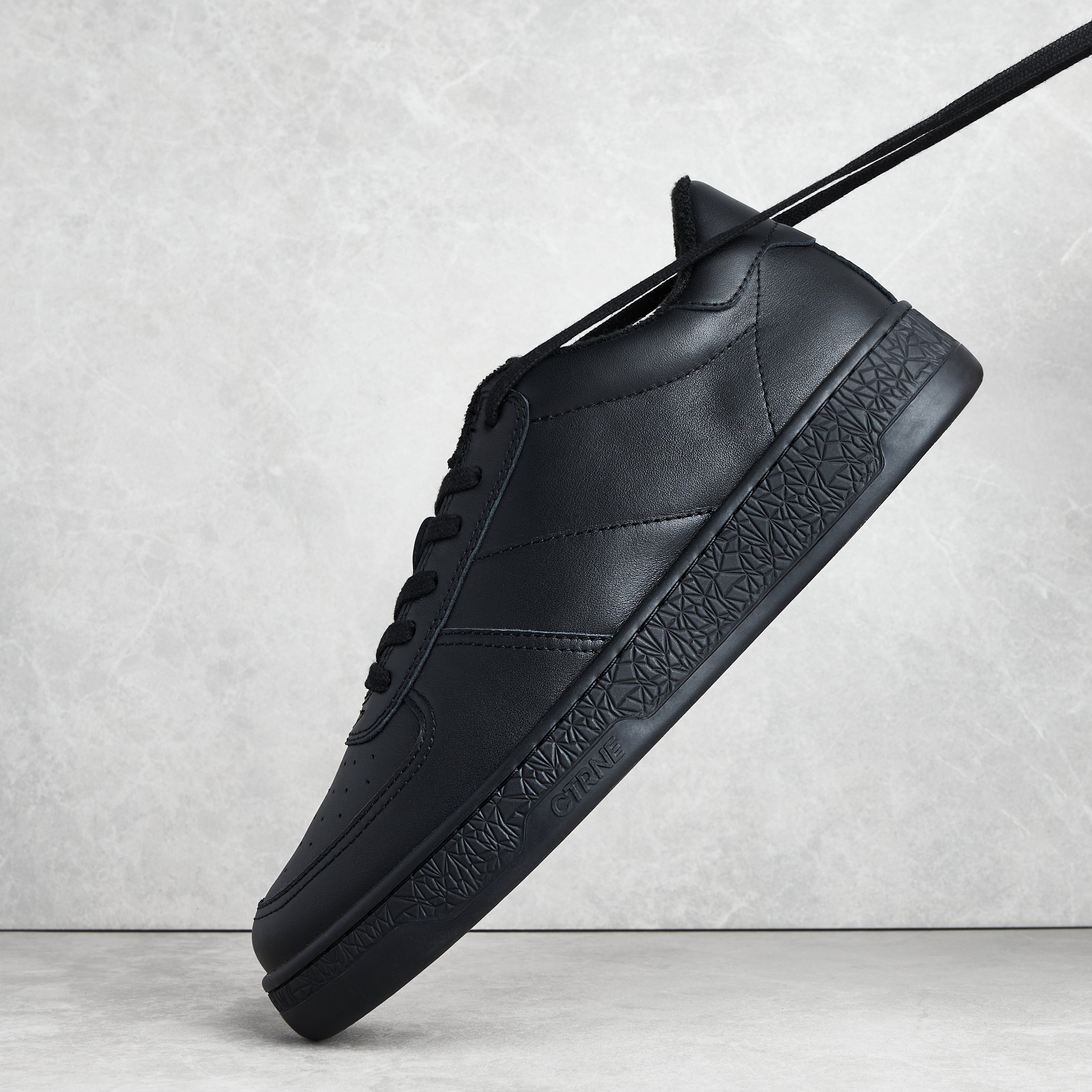 The Manifest Sneaker in Black/Leather Ladies