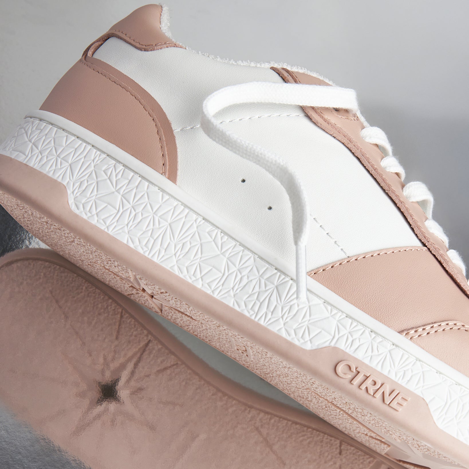 Orgonite Manifest Sneaker in White/Pink/Leather Ladies