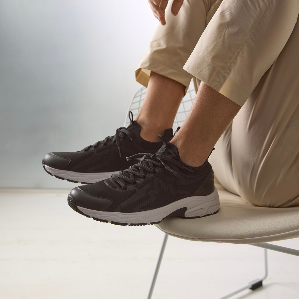 The Awakening Sneaker Black/Knit
