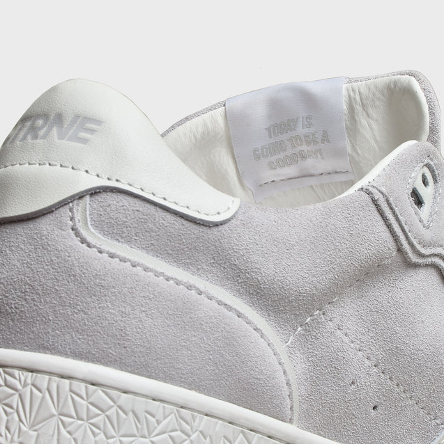 Orgonite Manifest Sneaker in Grau/Wildleder