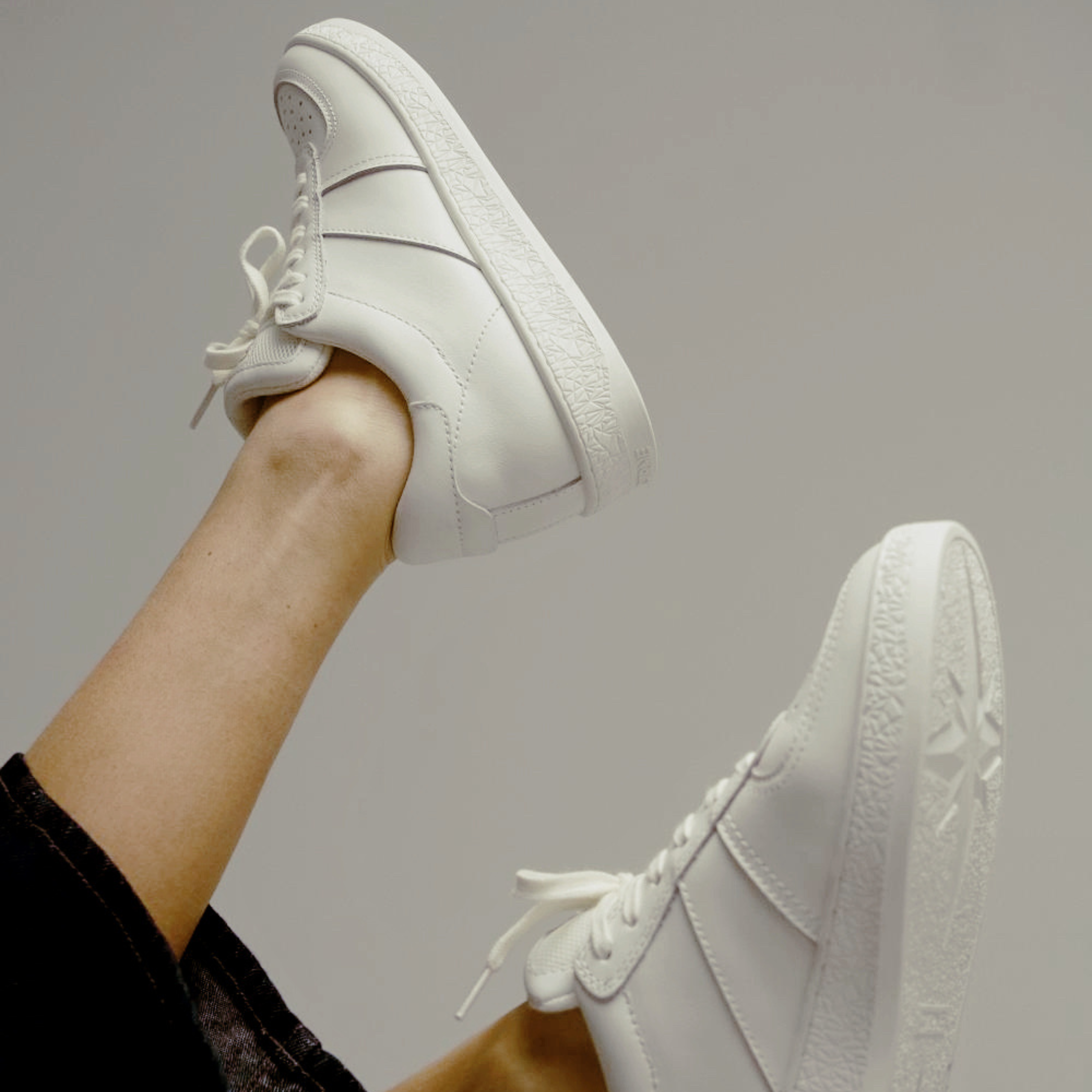 Geode Manifest Sneaker in White/Leather